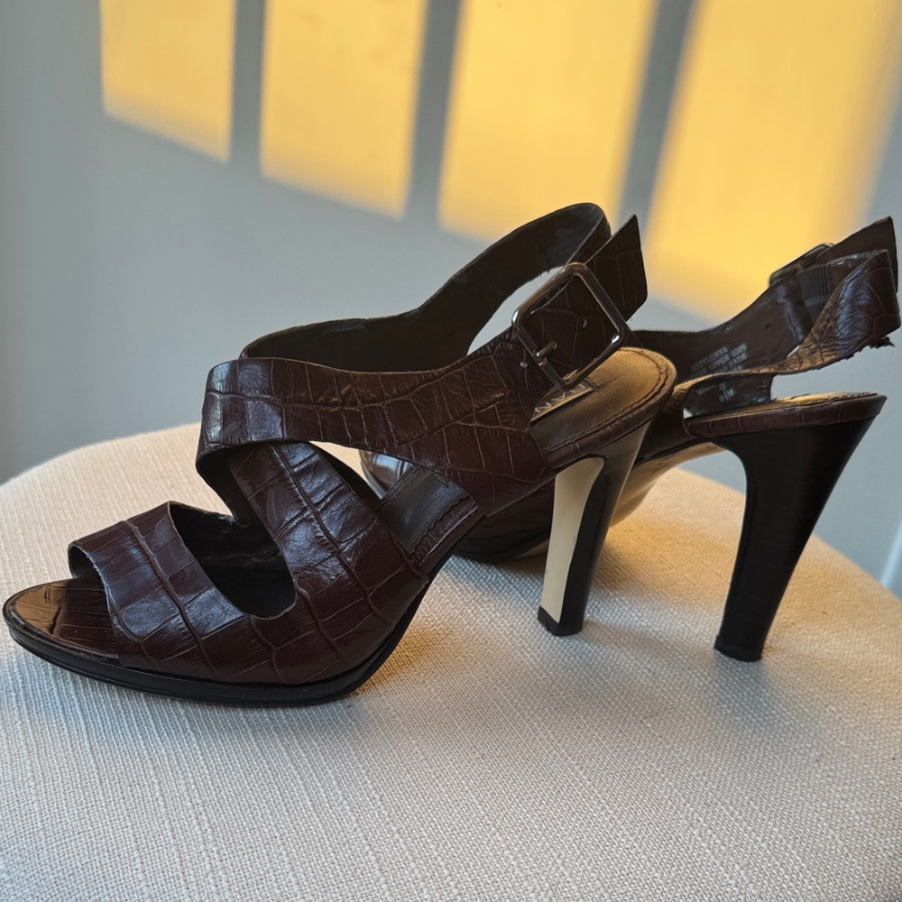 Bandolino Dark Brown Croc-Embossed Heels size 6.5. 0161